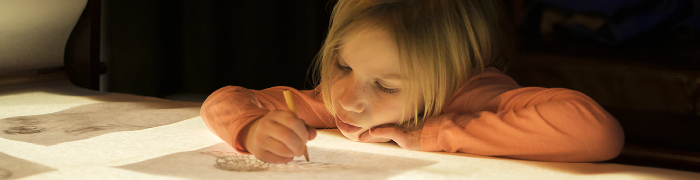 Girl drawing at da Vinci exhibit